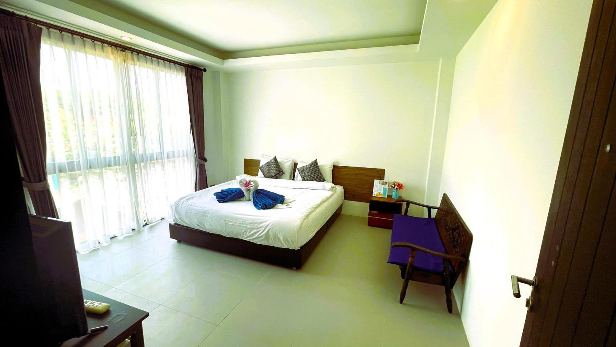 Rockstar Beach Apartments Bang Rak Beach  Exterior foto