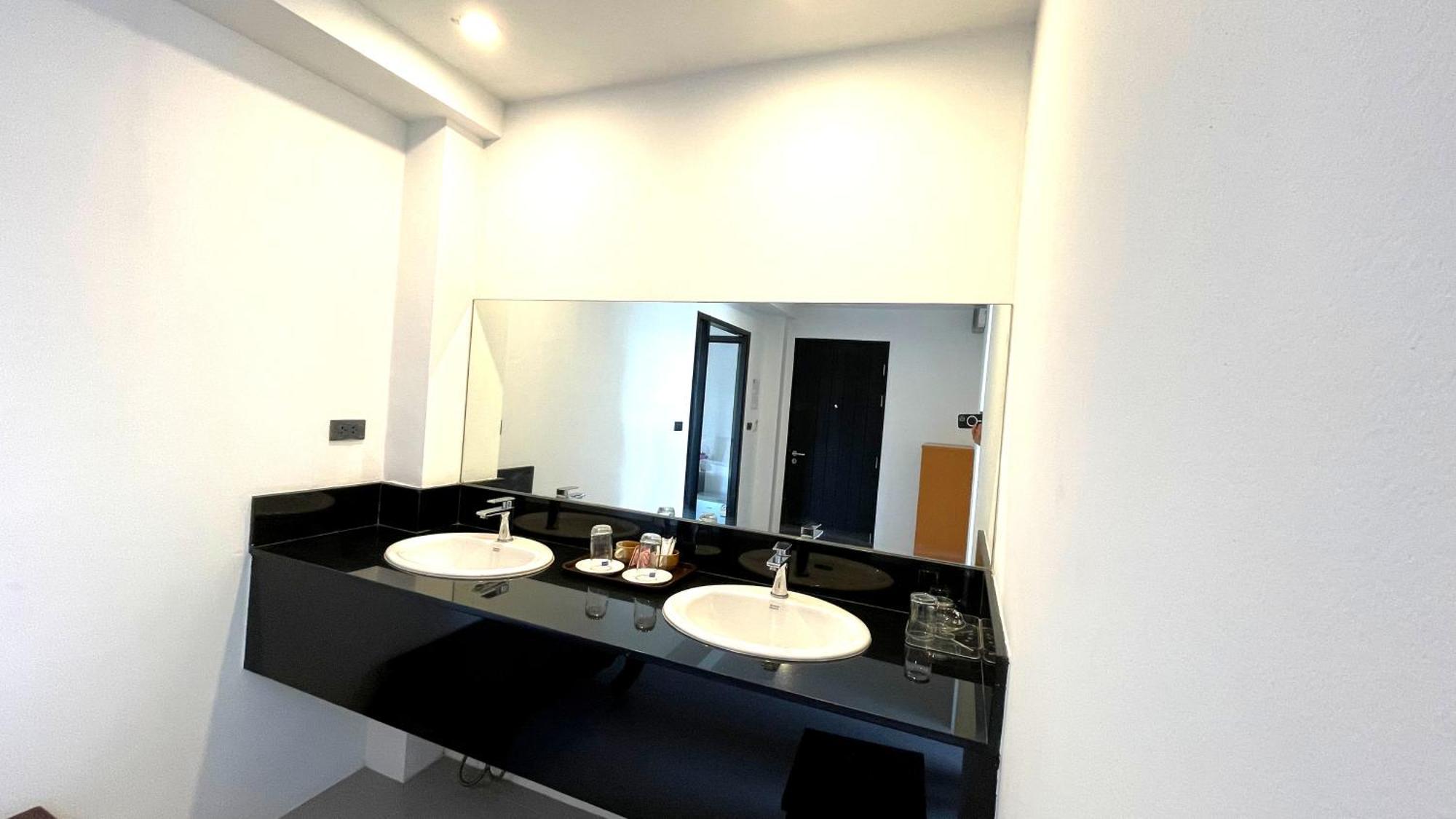 Rockstar Beach Apartments Bang Rak Beach  Exterior foto