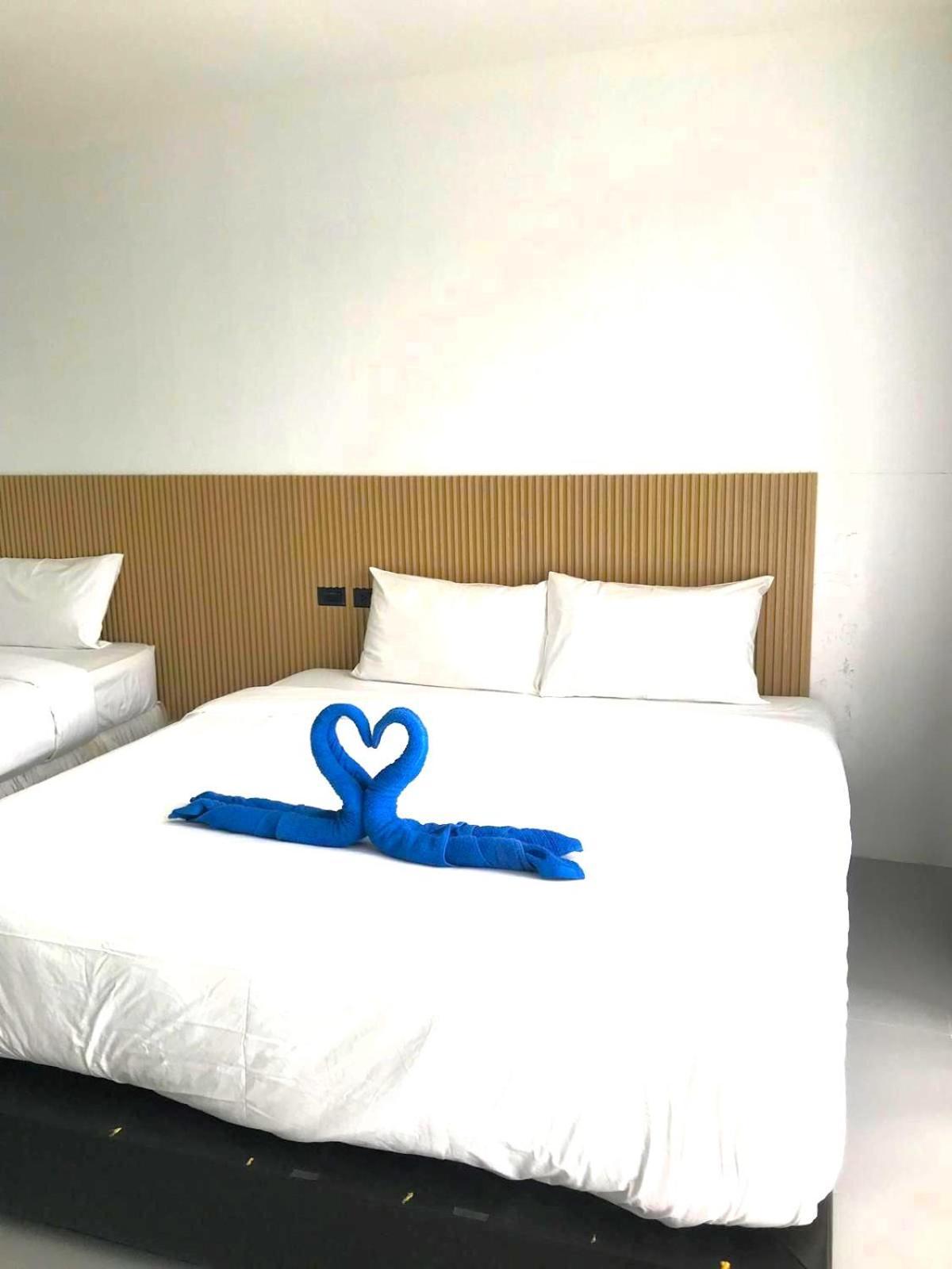 Rockstar Beach Apartments Bang Rak Beach  Exterior foto