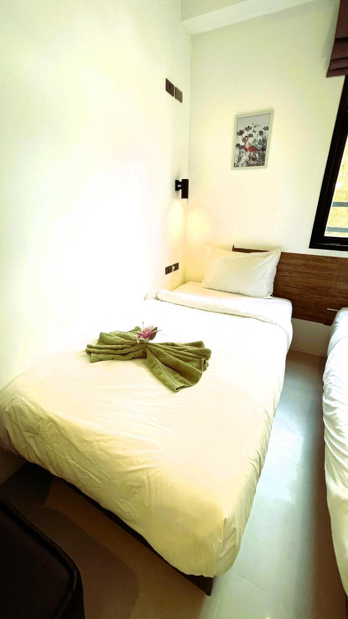 Rockstar Beach Apartments Bang Rak Beach  Exterior foto