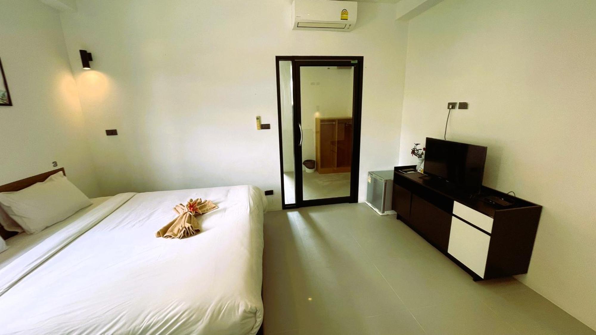 Rockstar Beach Apartments Bang Rak Beach  Exterior foto